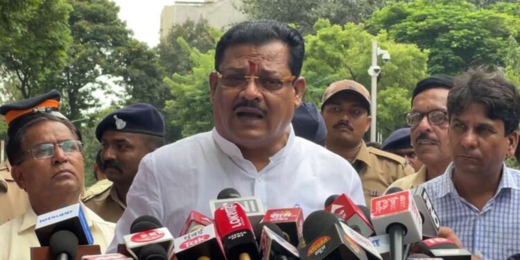 LIVE : आमदार अपात्रतेसंदर्भातील सुनावणीत आज नेमकं काय झालं? विधानभवन परिसरातून लाइव्ह