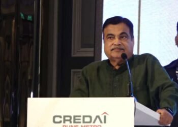 क्रेडाई पुणे मेट्रो असोसिएशन, पुणे च्या 40 व्या वार्षिक सर्वसाधारण सभेला संबोधित करताना