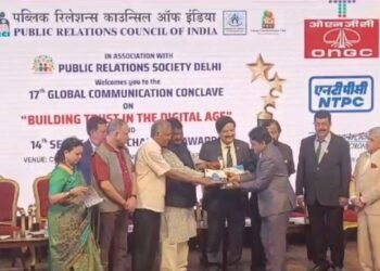 प्रॉमिसिंग पीआर पर्सन ऑफ द इयर अवॉर्ड श्री निखिल मुकुंद वाघ, SM (PR) GSL यांना सादर केले.