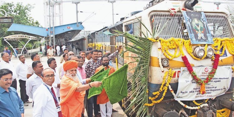 गोलगुंबज एक्सप्रेसच्या रूपाने १३ वर्षांनी मिळाला पंढरपूरसाठी पर्याय