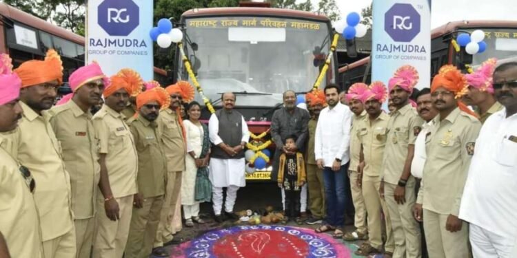 सांगलीत 18 एस.टी. बसेसचे पालकमंत्र्यांच्या हस्ते लोकार्पण