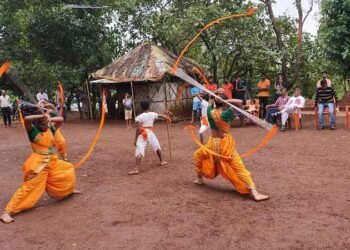 गणेशोत्सवात ढोलताशा बरोबरच शिवकालीन मर्दानी खेळांचा थरार; सरावात रमले कोल्हापूरकर