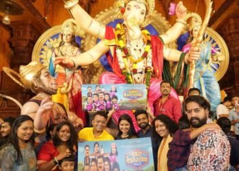 ”एकदा येऊन तर बघा” चित्रपटाची टीम बाप्पाच्या चरणी