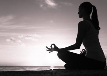 सोलापूरमध्ये दर रविवारी शेकडो साधक करतात साधना