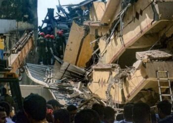 भिवंडीत दुमजली इमारत कोसळून दोघींचा मृत्यू, चौघे जखमी