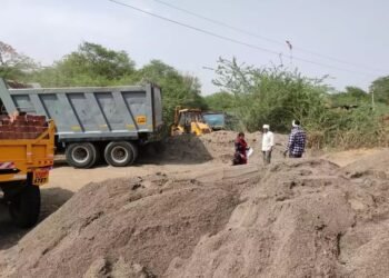 सोलापूरात अवैध वाळू उत्खनन प्रकरणी तहसीलदारांनी ठोठावला २८ कोटींचा दंड