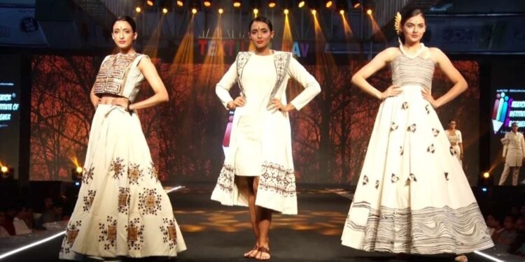 एनआयएफटीतर्फे मुंबईत अनोखा ‘खादी फॅशन शो’