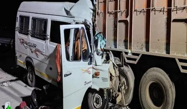 समृद्धी महामार्गावरील भीषण अपघातात १२ जणांचा मृत्यू, २३ जखमी