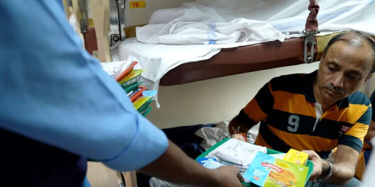 आयआरसीटीसीकडून राजधानी व ऑगस्ट क्रांती ट्रेन्समध्ये ब्रेकफास्ट म्हणून मिळणार मिलेट पॅटी