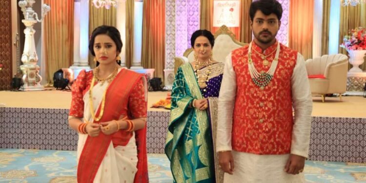 प्रेमाची पाखरं भिरभिरतायेत, जोड्यांमध्ये नाती फुलतायेत