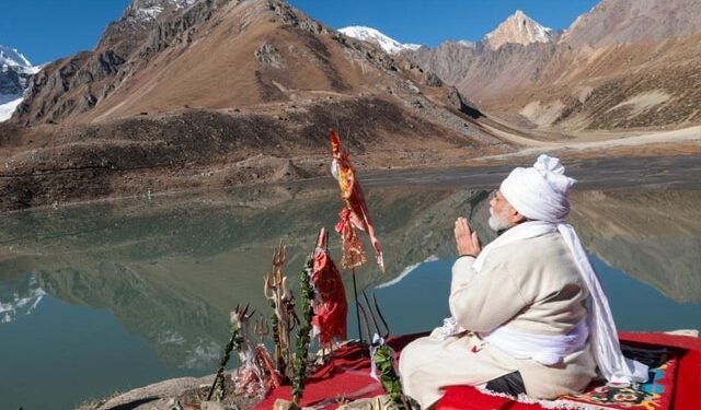 पंतप्रधानांनी केली पार्वती कुंड येथे पूजा