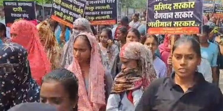 शाळांच्याखाजगीकरणाविरोधात चंद्रपुरात मोर्चा, हजारो शिक्षक-विद्यार्थी रस्त्यावर