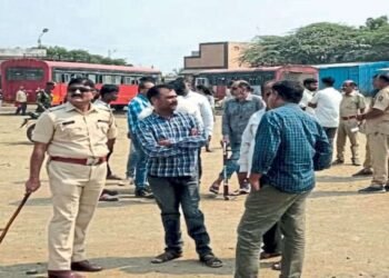 अक्कलकोट बसस्थानक विनासंघर्ष अतिक्रमणमुक्त