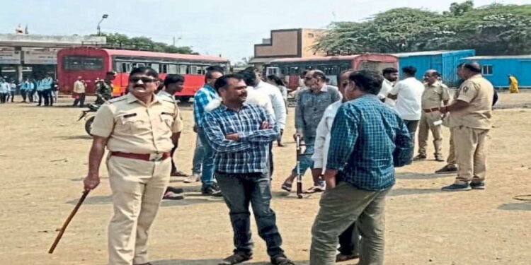 अक्कलकोट बसस्थानक विनासंघर्ष अतिक्रमणमुक्त