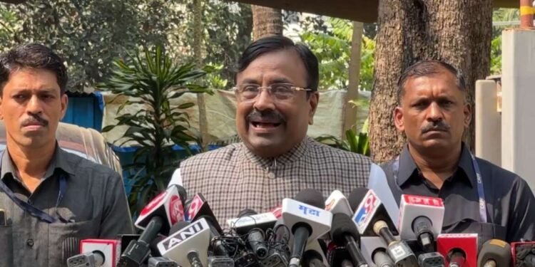 ठाकरेंच्या वाघनखांसंदर्भातील टीकेला मंत्री मुनगंटीवारांचं प्रत्युत्तर… पाहा LIVE