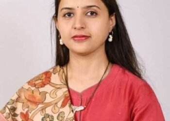 बीडमध्ये मराठा बांधव आक्रमक, खासदार प्रीतम मुंडे यांचा ताफा अडवला