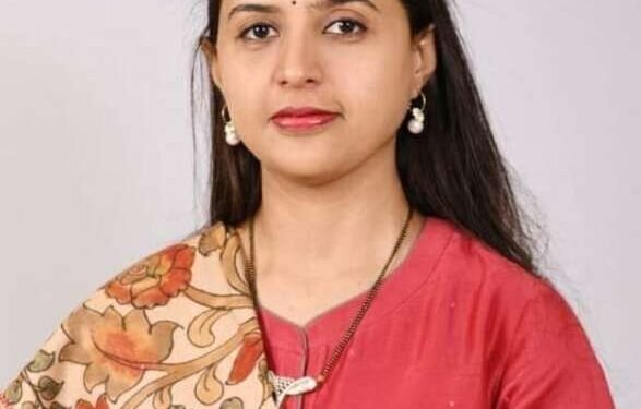 बीडमध्ये मराठा बांधव आक्रमक, खासदार प्रीतम मुंडे यांचा ताफा अडवला