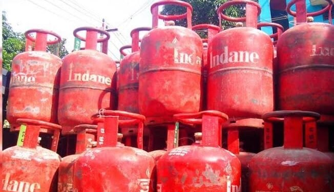 व्यावसायिक गॅस सिलेंडर २०९ रुपयांनी महागला, किंमत १,७३१ रुपये