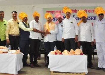 बाजार समिती कर्मचा-यांना शासनाच्या सेवेत सामावून घेण्यासाठी प्रयत्न करणार – सातपुते