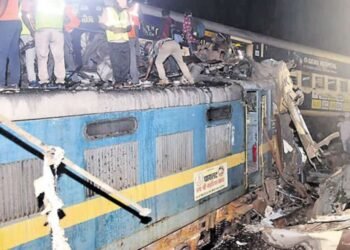 आंध्रप्रदेश : ‘सिग्नल ओव्हरशुटिंग’मुळे झाली रेल्वे दुर्घटना