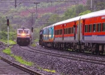 कोकण रेल्वेमार्गावरील अनेक गाड्या अपघातामुळे रद्द