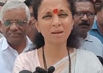 फडणवीस त्यागाच्या भूमिकेत, भाजपवर पंगतीला बसताना चटई उचलण्याची वेळ आली ; सुप्रिया सुळेंनी डिवचलं