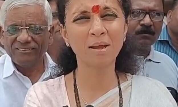 फडणवीस त्यागाच्या भूमिकेत, भाजपवर पंगतीला बसताना चटई उचलण्याची वेळ आली ; सुप्रिया सुळेंनी डिवचलं