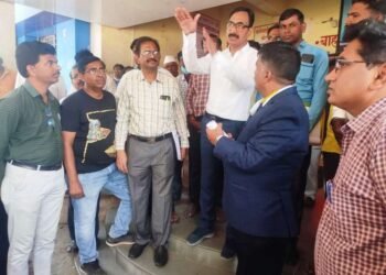 हिंगोली जिल्हाधिका-यांनी घेतला जिल्हा सामान्य रुग्णालयाचा आढावाहिंगोली जिल्हाधिका-यांनी घेतला जिल्हा सामान्य रुग्णालयाचा आढावा