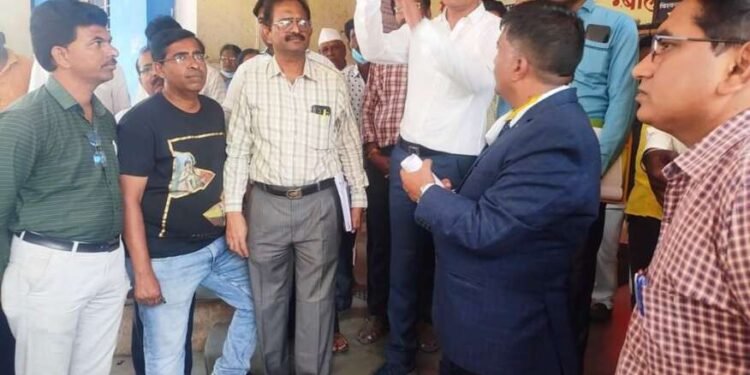 हिंगोली जिल्हाधिका-यांनी घेतला जिल्हा सामान्य रुग्णालयाचा आढावाहिंगोली जिल्हाधिका-यांनी घेतला जिल्हा सामान्य रुग्णालयाचा आढावा