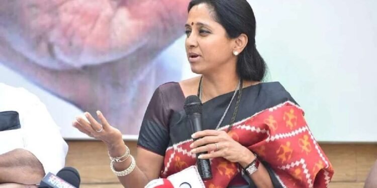 विठ्ठल-वडील म्हणणारेच पवार साहेबांना स्वतःच्या घराबाहेर काढायला निघालेत | सुप्रिया सुळे