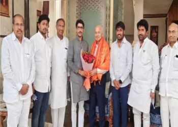 सुशीलकुमार शिंदेंचं प्लॅनिंग, अजितदादा गटातील माजी आमदाराची भेट, शरद पवार गटात अस्वस्थता