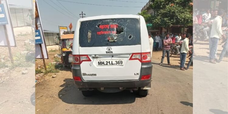 राजकीय नेत्यांनंतर आता पुढचं टार्गेट शासकीय अधिकारी, जालन्यात मराठा आंदोलकांनी तहसीलदारांची गाडी फोडली