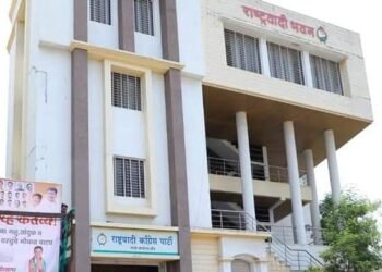 बीडमध्ये राष्ट्रवादी भवन जाळलं, थेट घटनास्थळावरून आढावा….