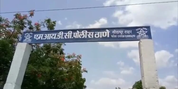 सोलापूरात शिवीगाळ अन् मारहाणी प्रकरणी गुन्हा दाखल