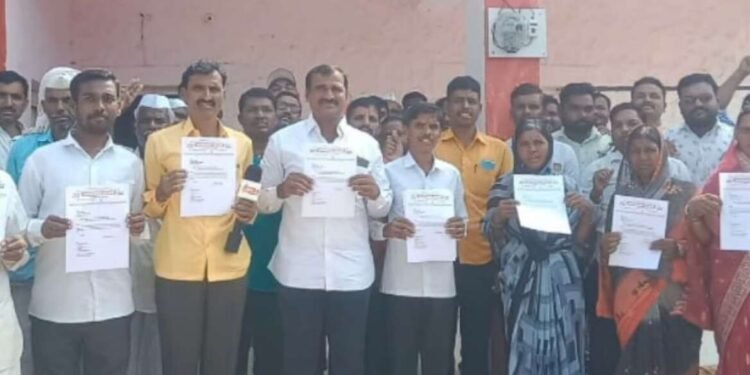 सोलापूर – मराठा आरक्षणाला पाठींबा म्हणुन कोन्हेरी ग्रामपंचायतीच्या आठ सदस्यांचे सामुहीक राजीनामे