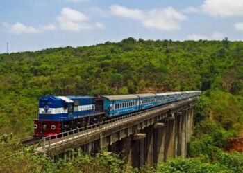 कोकण रेल्वे मार्गावर अनेक गाड्या रद्द, प्रवाशांनी वेळापत्रक पाहूनच करा प्रवास…