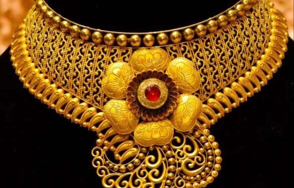 ग्राहकांनो, मौक्यावर मारा चौका! सोन्या-चांदीत आली नरमाई; पाहा काय आहे आजचा दर