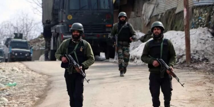 मणिपूर : शोधमोहिमेत सापडली चिनी शस्त्रास्त्रे