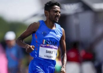 बीडच्या लेकाचा चीनमध्ये डंका, अविनाश साबळेनं सुवर्णपदकावर नाव कोरलं, ऐतिहासिक कामगिरी