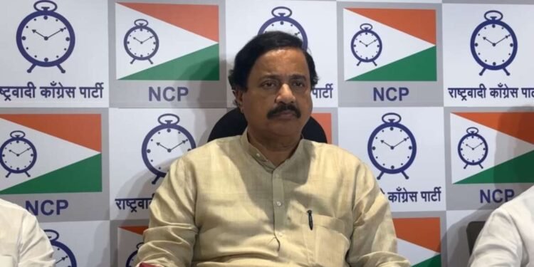 शरद पवारांनी निवडणूक न लढवण्याचा निर्णय घेताच सुनील तटकरे LIVE