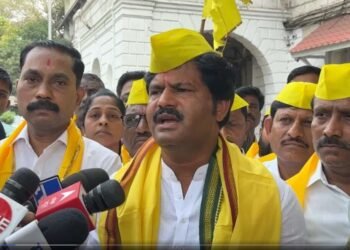 धनगर आरक्षणावरून गोपीचंद पडळकर आक्रमक… मुंबई जिल्हाधिकाऱ्यांच्या भेटीनंतर