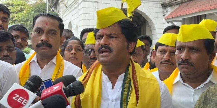 धनगर आरक्षणावरून गोपीचंद पडळकर आक्रमक… मुंबई जिल्हाधिकाऱ्यांच्या भेटीनंतर