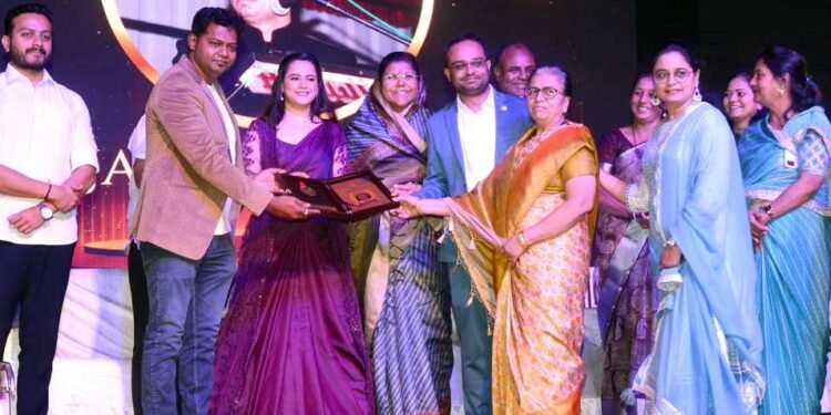 जावेद शेख यांना रोटरी क्लब ऑफ अहमदनगर सेंट्रलचा नगररत्न पुरस्कार