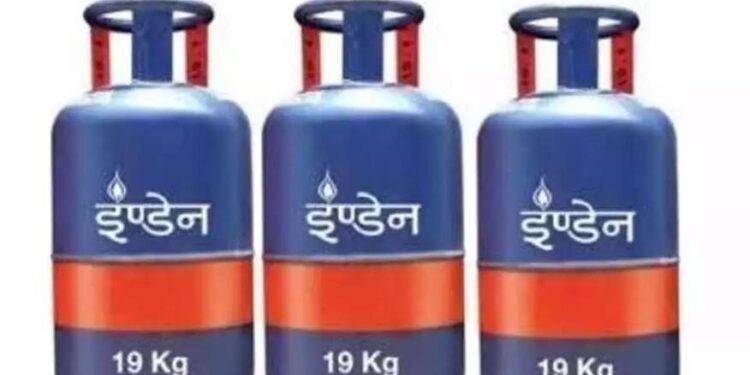 व्यावसायिक एलपीजी सिलिंडरच्या किंमतीत 100 रुपयांची वाढ