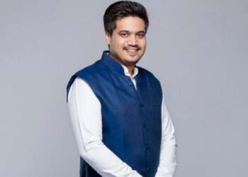 बीडमधील जाळपोळीमागं कोण ते मंत्र्यांमधील वाद अन् गोंधळलेले सरकार, रोहित पवारांचा युवा संघर्ष यात्रेतून हल्लाबोल