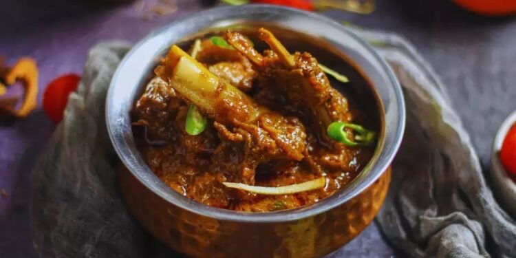 तुम्ही मटण खाऊन आलात म्हणून भारत मॅच हरला, लोखंडी रॉडने भावाची हत्या, वडिलांना जबर मारहाण