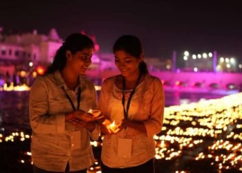 अयोध्या :- 51 घाटांवर 24 लाखांहून अधिक दिवे लावून दिव्यांचा उत्सव साजरा….