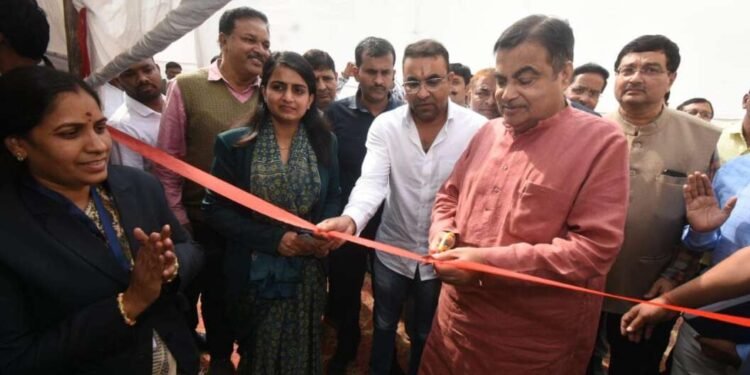 पंतप्रधान श्री नरेंद्र मोदी यांनी आज विकास भारत संकल्प यात्रेच्या लाभार्थ्यांशी संवाद