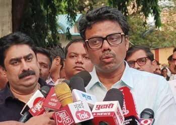 LIVE : दत्ता दळवी यांना जेल की बेल? मुलुंड कोर्टात काय घडलं? आमदार सुनील राऊत पाहा लाईव्ह