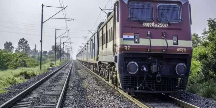 मध्य रेल्वेचे स्थापनेच्या ७३व्या वर्षात पदार्पण